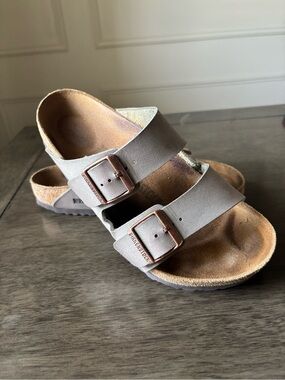 Birkenstock Arizona Two-Strap Sandals Gray with Brown Footbed 39